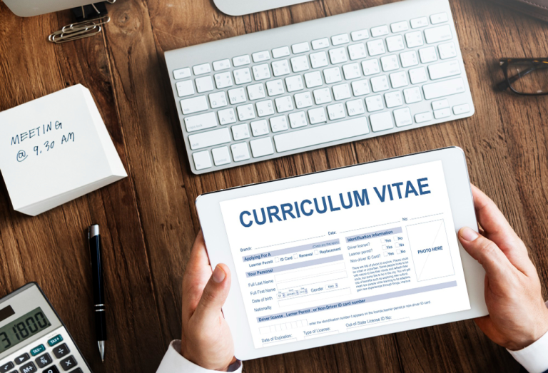 السيرةِ الذاتيةِ الإبداعيةِ